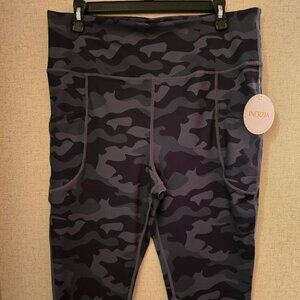Ladies Inerzia Grey Camo Capri Leggings with Pockets Size  XL - NWT